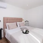 Loreta By Interhome Tatil Evi