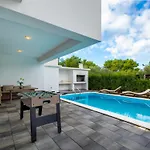 Loreta By Interhome *