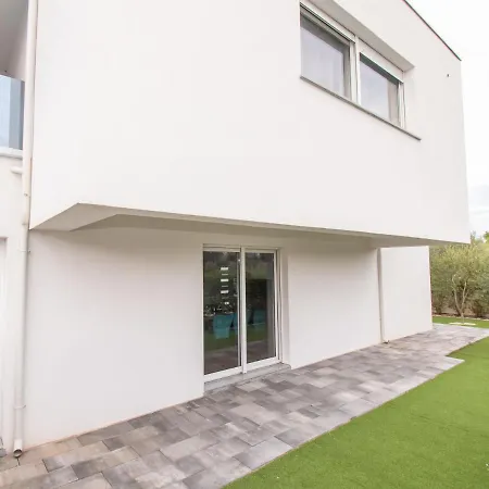 Loreta By Interhome וודיצה