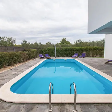 Loreta By Interhome