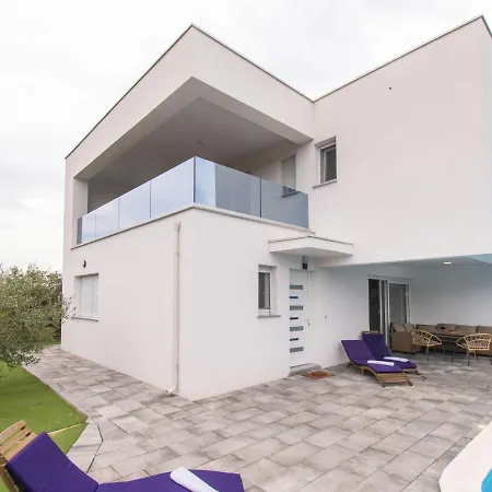 Loreta By Interhome Vodice