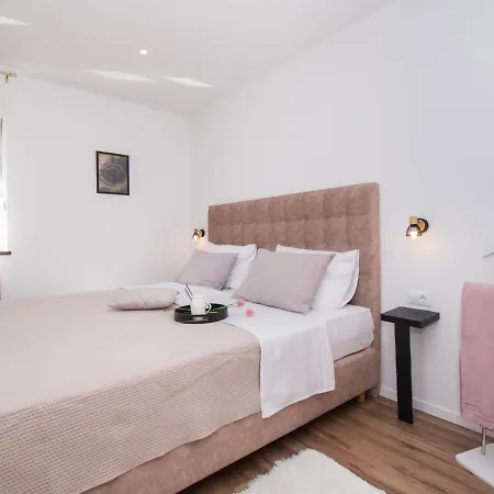 Loreta By Interhome Vodice