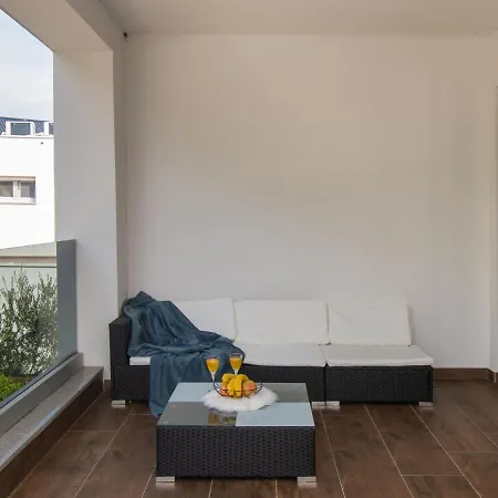 Loreta By Interhome