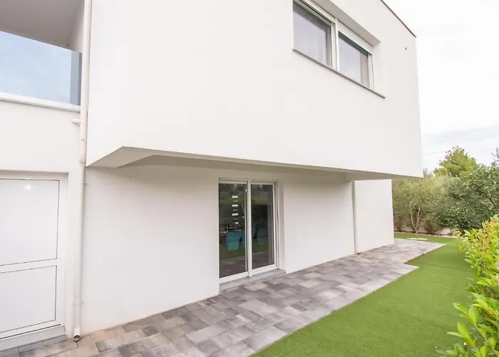 Loreta By Interhome Vodice