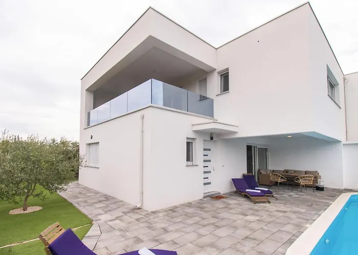 Loreta By Interhome Vodice