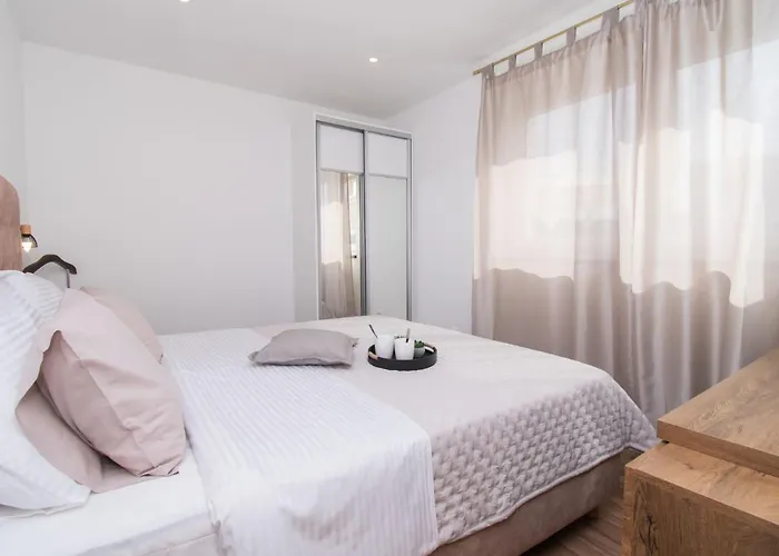 Semesterbostad Loreta By Interhome