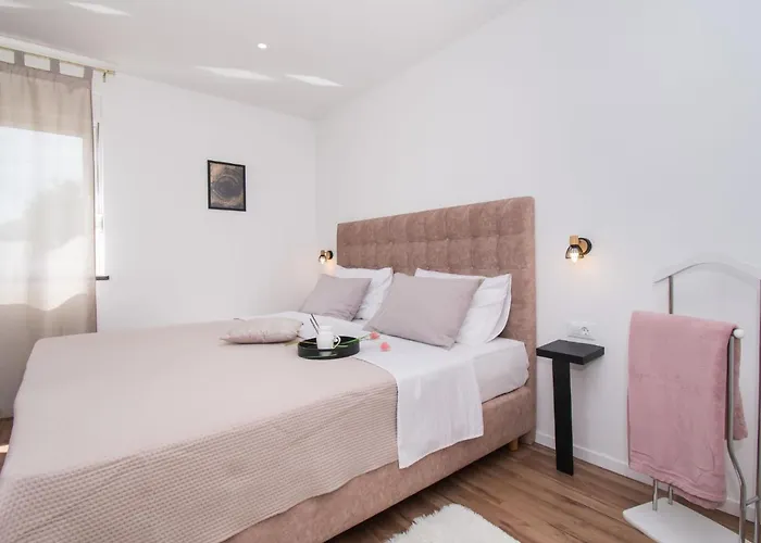 Loreta By Interhome Vodice