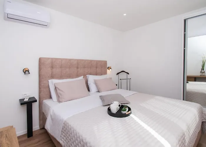 Loreta By Interhome Vikendica