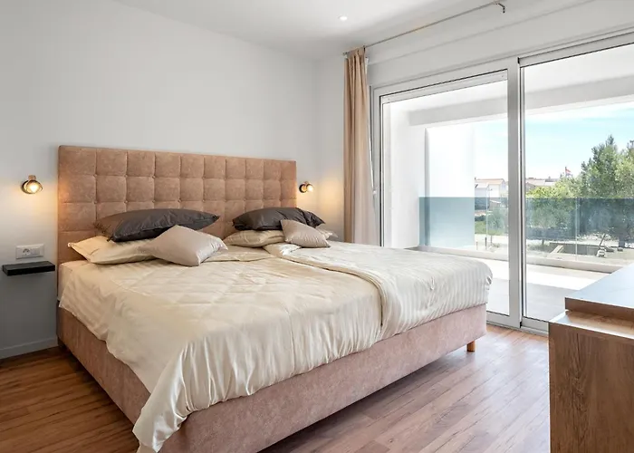 Loreta By Interhome Vodice